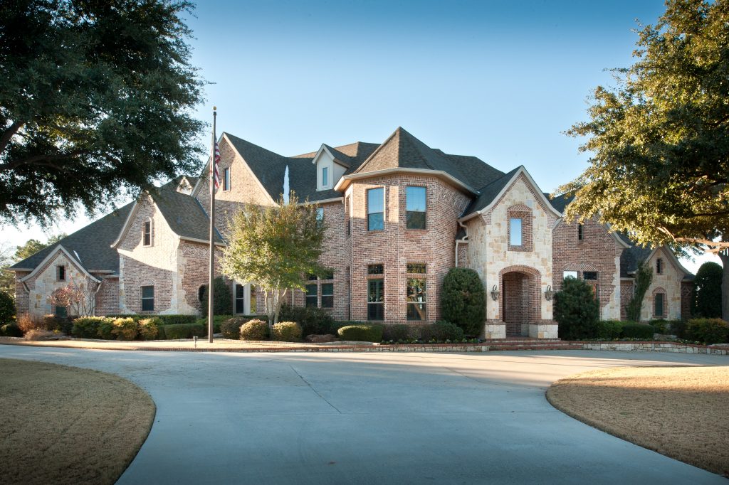 Photo of 660 Forest Oaks