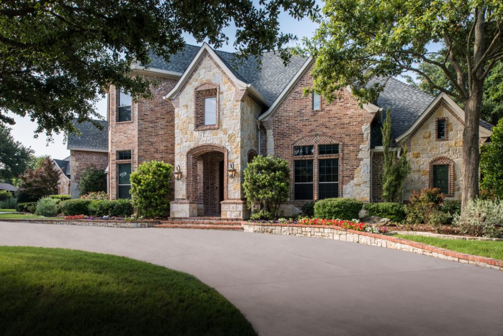 Photo of 660 Forest Oaks