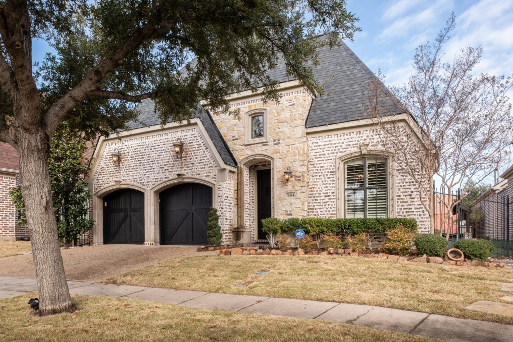 Photo of 904 Charles River Court