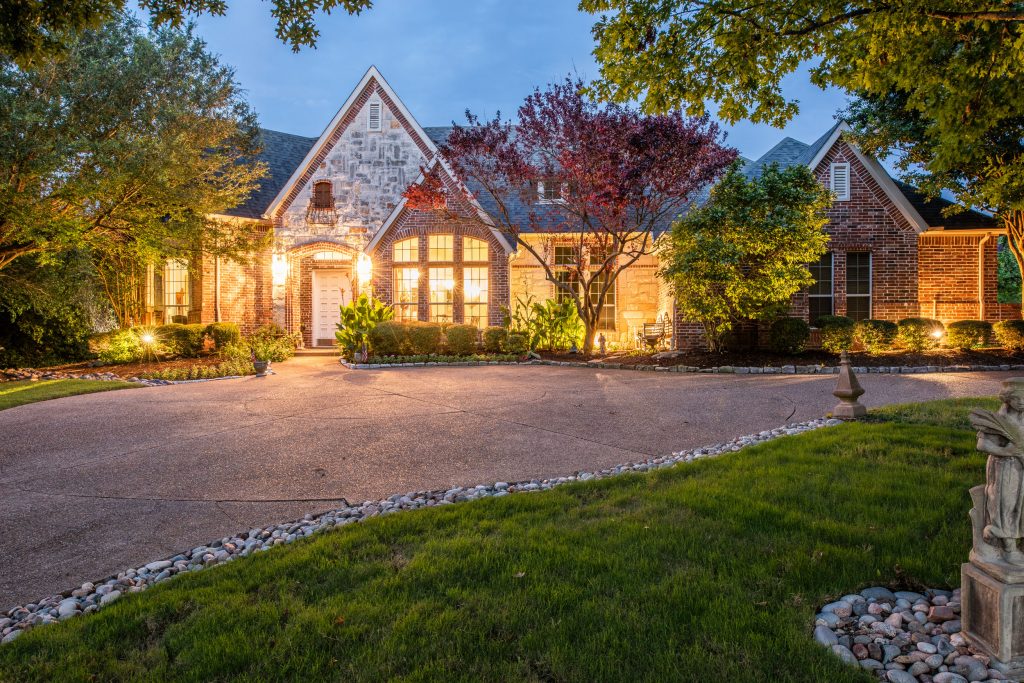 Photo of 320 Oakwood Trail