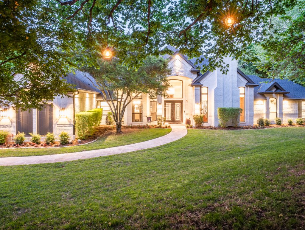 Photo of 910 Circle in the Woods